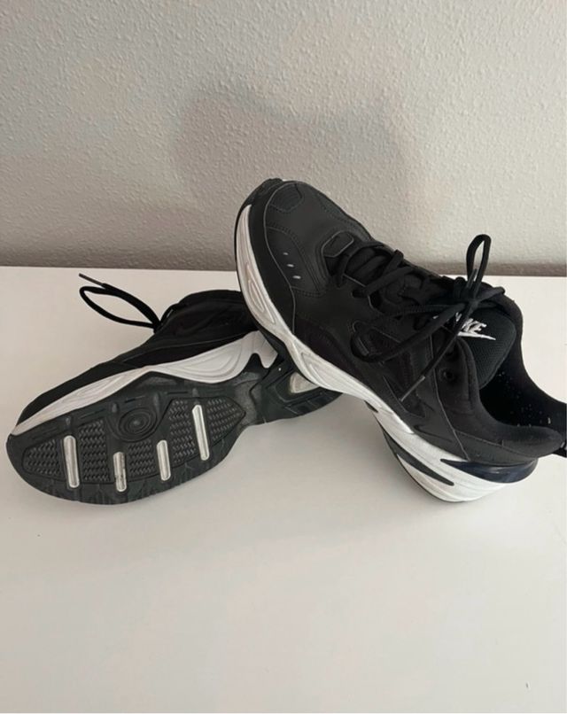 Zapatillas Nike M2K Tekno Negras y Blancas