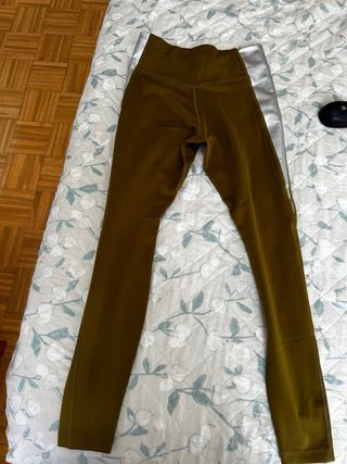 Mallas deportivas Nike verde oliva y plateado