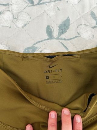 Mallas deportivas Nike verde oliva y plateado
