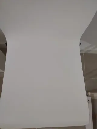 Sillas Ikea blancas y negras