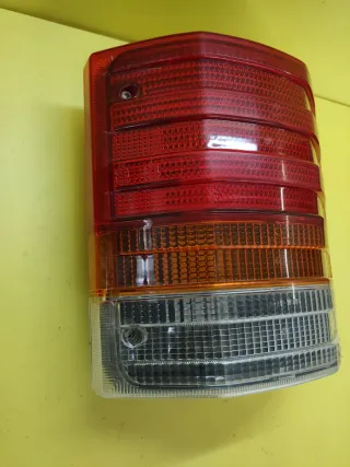 PILOTO TRASERO DERECHO MERCEDES MB100 ETC