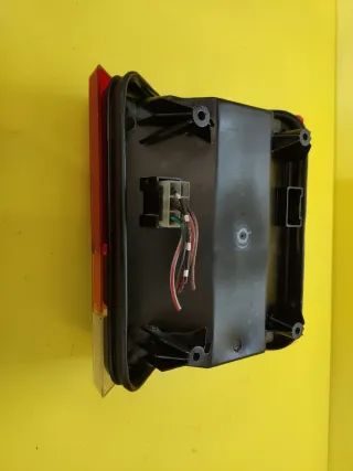 PILOTO TRASERO DERECHO MERCEDES MB100 ETC