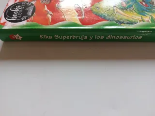 Kika Superbruja y los dinosaurios (Kika Superbr...