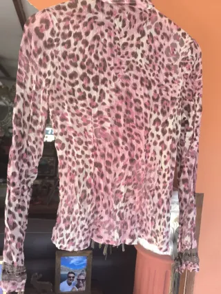 Blusa rosa y marrón con flecos