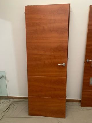 Puertas madera maciza con cristal y ciegas, lisas