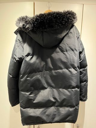 Parka Negra Tres Cuartos Talla M talla más grande