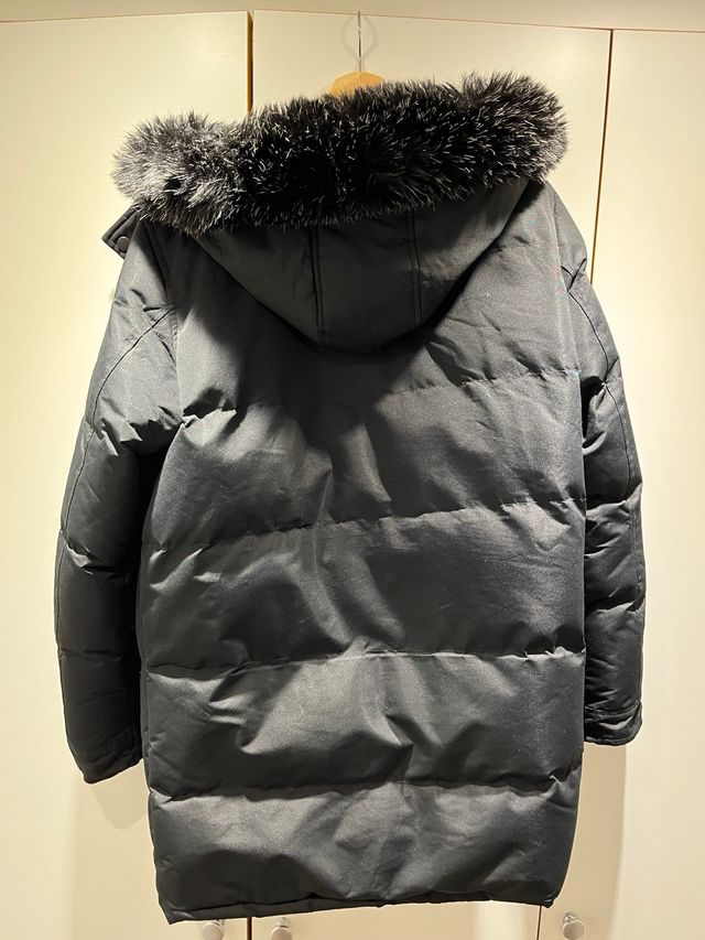 Parka Negra Tres Cuartos Talla M talla más grande
