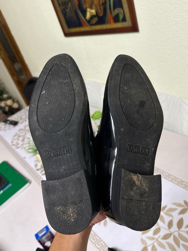 Mocassini in pelle scamosciata nera con nappe