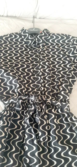 Vestido estampado ondas.