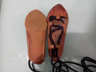 Abarca piel talla 27 niña/niño