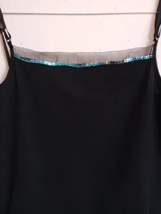 Camiseta tirantes negra con lentejuelas