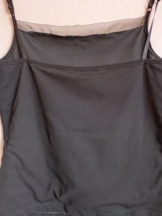 Camiseta tirantes negra con lentejuelas