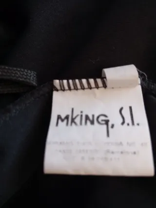 Camiseta tirantes negra con lentejuelas