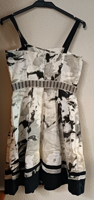 Vestido blanco y negro corto con bolsillos