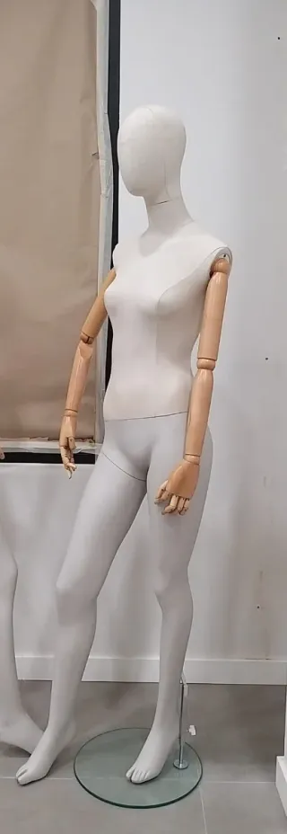 Maniquí Mujer Cuerpo Completo. Brazos Articulados