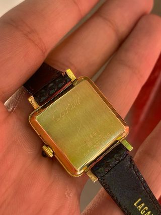 Reloj Cartier Cuadrado Negro y Dorado