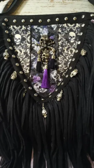 Bolso flecos calaveras hecho a mano