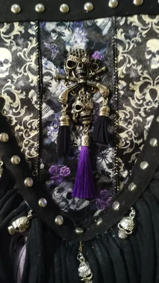 Bolso flecos calaveras hecho a mano