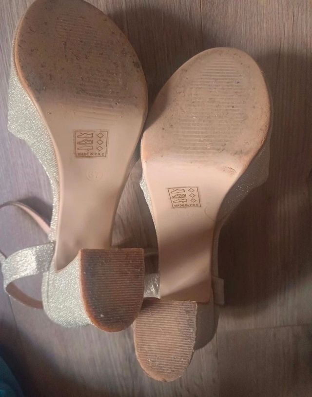 Sandalias doradas tacón alto plataforma