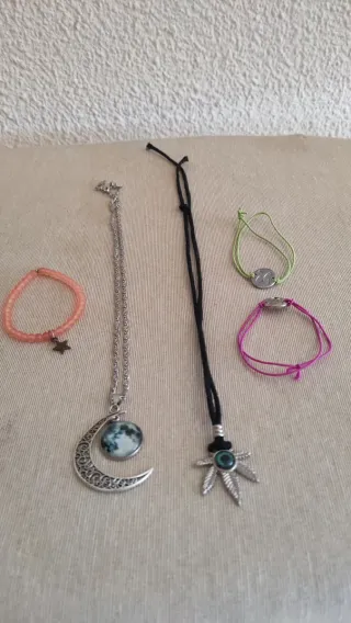 Lote Joyas: 2 collares y 3 pulseras