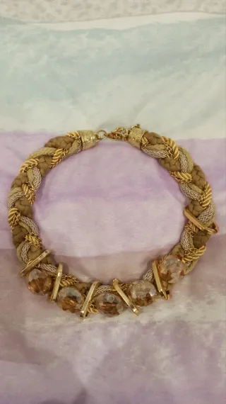 Regalos de Navidad. Collar trenzado marrón y dorad
