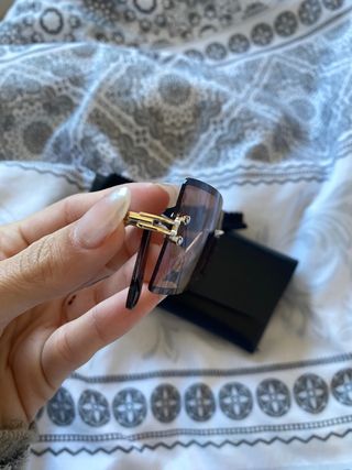 Gafas de sol marrones y doradas