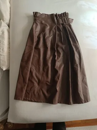 Falda marrón efecto piel