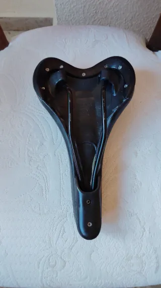 Sillín de bicicleta nuevo