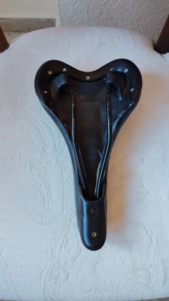 Sillín de bicicleta nuevo