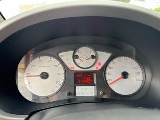 Puegot partner  Tepeer 2012