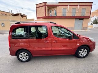 Puegot partner  Tepeer 2012