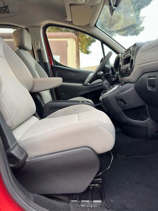 Puegot partner  Tepeer 2012