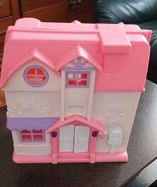 Preciosa casita de juguete