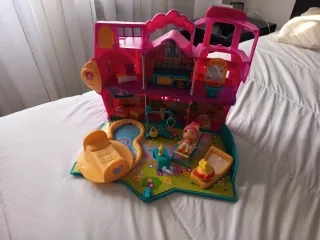 Casa maletin Pinypon con piscina y accesorios