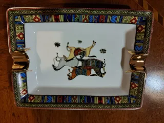 Posacenere decorato con cavalli