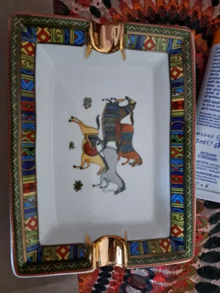 Posacenere decorato con cavalli