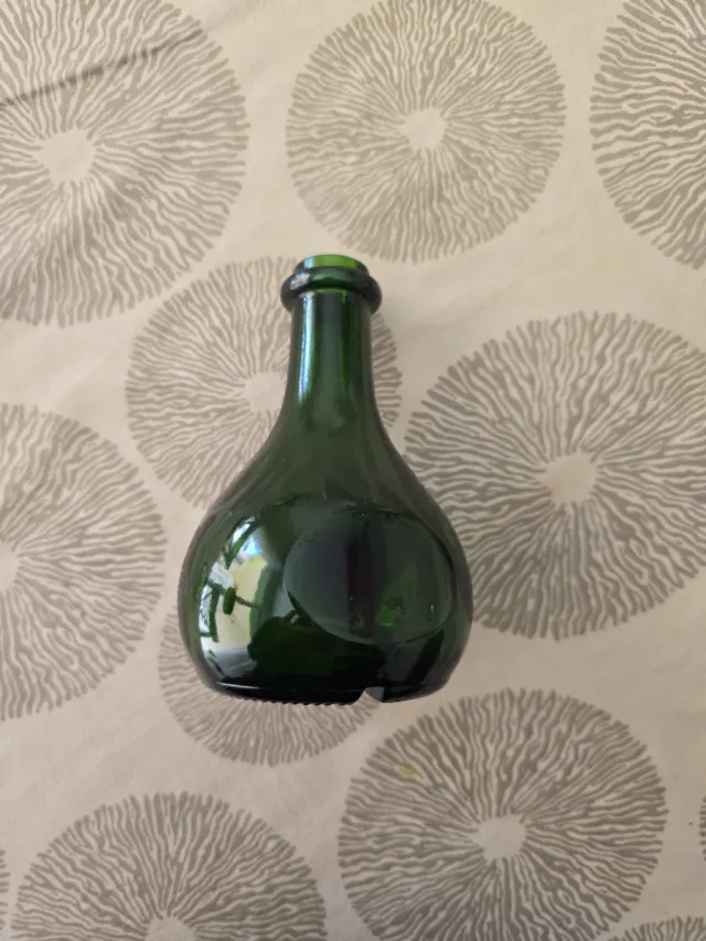 Bottiglia di vetro verde