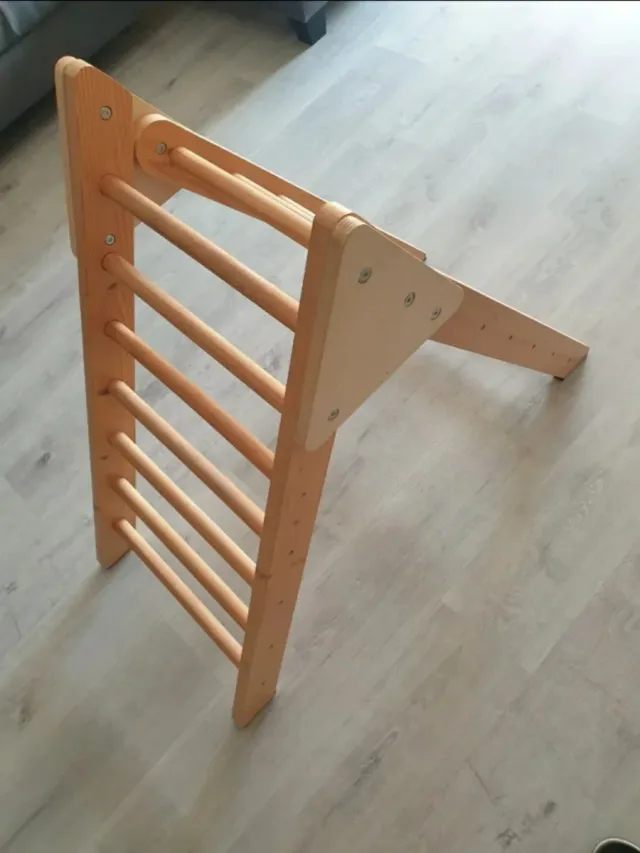 Escalera de madera para niños
