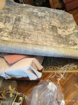 Tappeto grande con design astratto