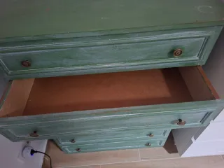 Cómoda cajonera de madera verde