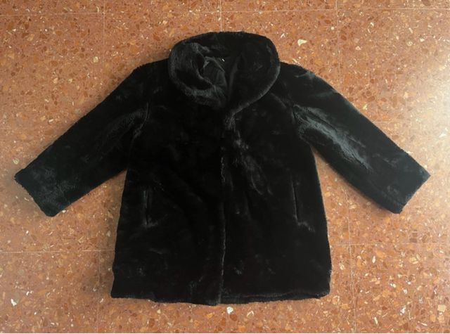 Abrigo pelo sintético negro
