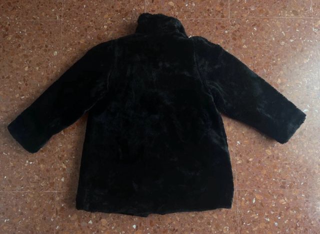 Abrigo pelo sintético negro