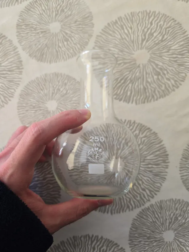 Bottiglia di vetro trasparente