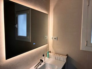 Specchio LED antiappannamento per lavandino