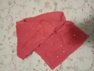 Pañuelo rosa con brillantes
