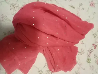 Pañuelo rosa con brillantes