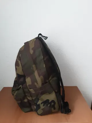 Mochila Vans nueva, no hago envios ni negocio