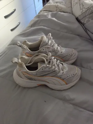 Zapatillas Puma Unisex Blancas y Naranja