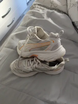 Zapatillas Puma Unisex Blancas y Naranja