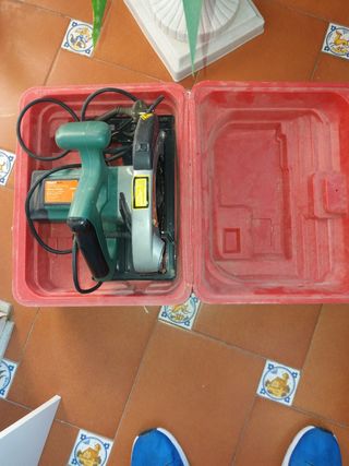 Sierra circular con maletín